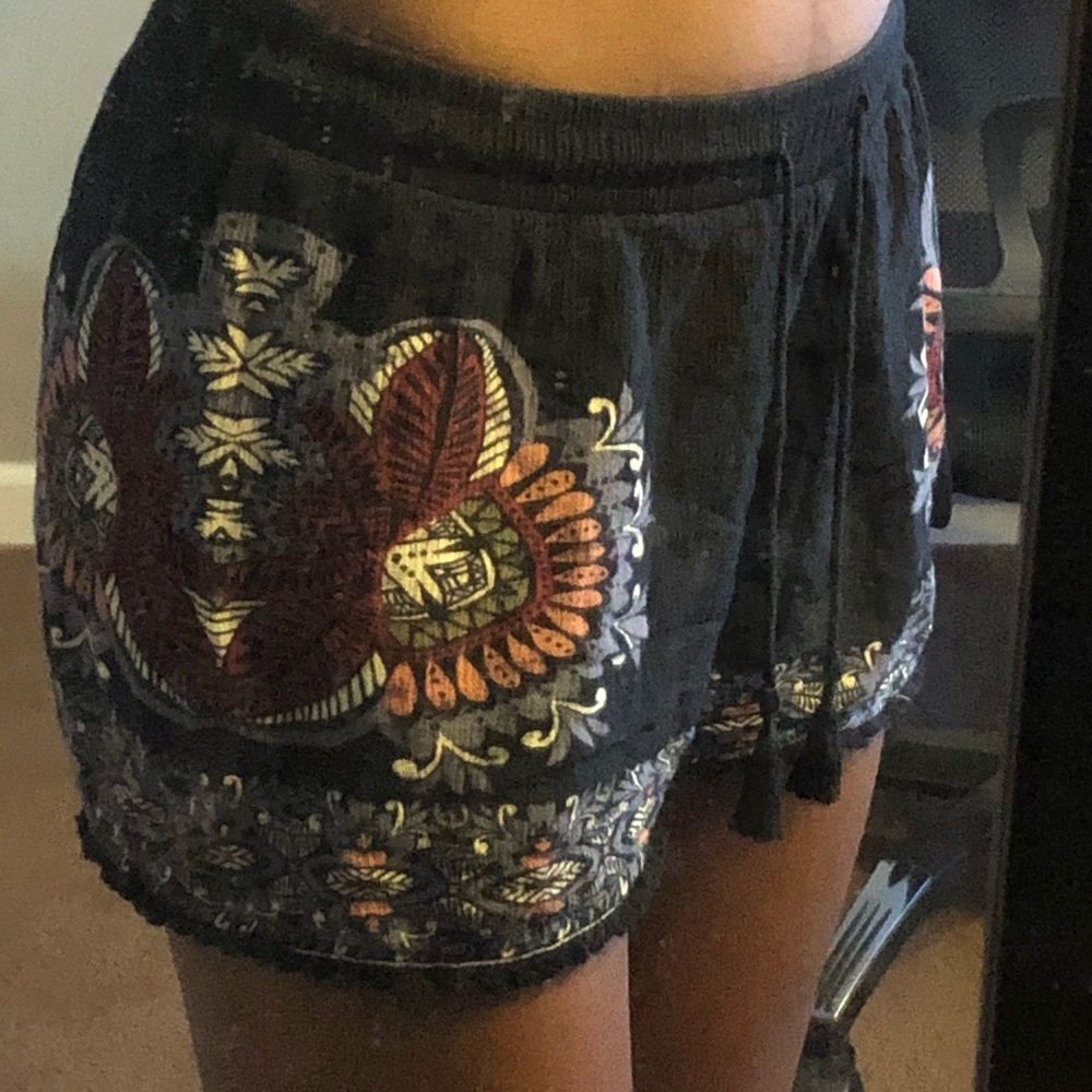 FLORAL PRINT SHORTS🌺// Women’s XS